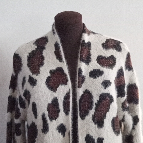 Kayla's Armoire cardigan sweater - Picture 3 of 10